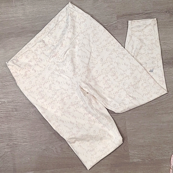 Item #22 Fabletics Powerhold Leggings XL - Picture 1 of 3